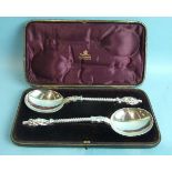 A pair of large apostle-topped serving spoons, in fitted box marked Vincent Goldsmith, Weymouth.