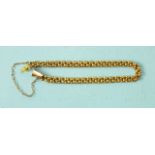 A fancy-link gold bracelet with concealed clasp, 4.9g.