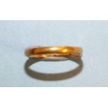 A 22ct gold wedding band, size K, 2.5g.