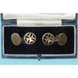 A pair of unmarked yellow metal cufflinks in the form of Maltese crosses, 6g.