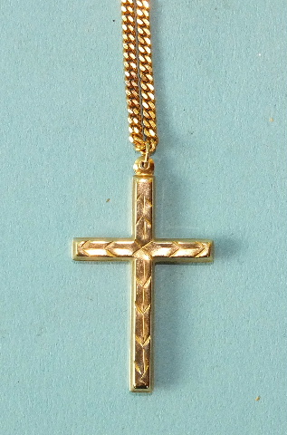 A 9ct gold cross on curb-link chain, 5.9g, 39.5cm.