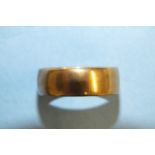 A 22ct gold wedding band, size U½, 7.5g.