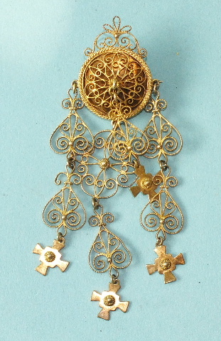 A Norwegian silver filigree solje brooch, marked 830S, 10cm long.