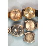 A vintage Seiko Sportsmatic day/date gentleman's wrist watch, (dial damaged) and four other wrist