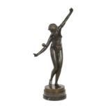 ART-DÉCO-TÄNZERINUm 1920-1930, Bronze auf Marmorsockel, Darstellung einer Tänzerin mit Bällen