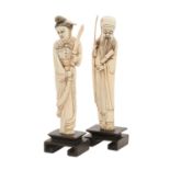 Zwei Statuetten aus Elfenbein. CHINA, 1900-1945.Dargestellt sind der daoistische Gott des langen