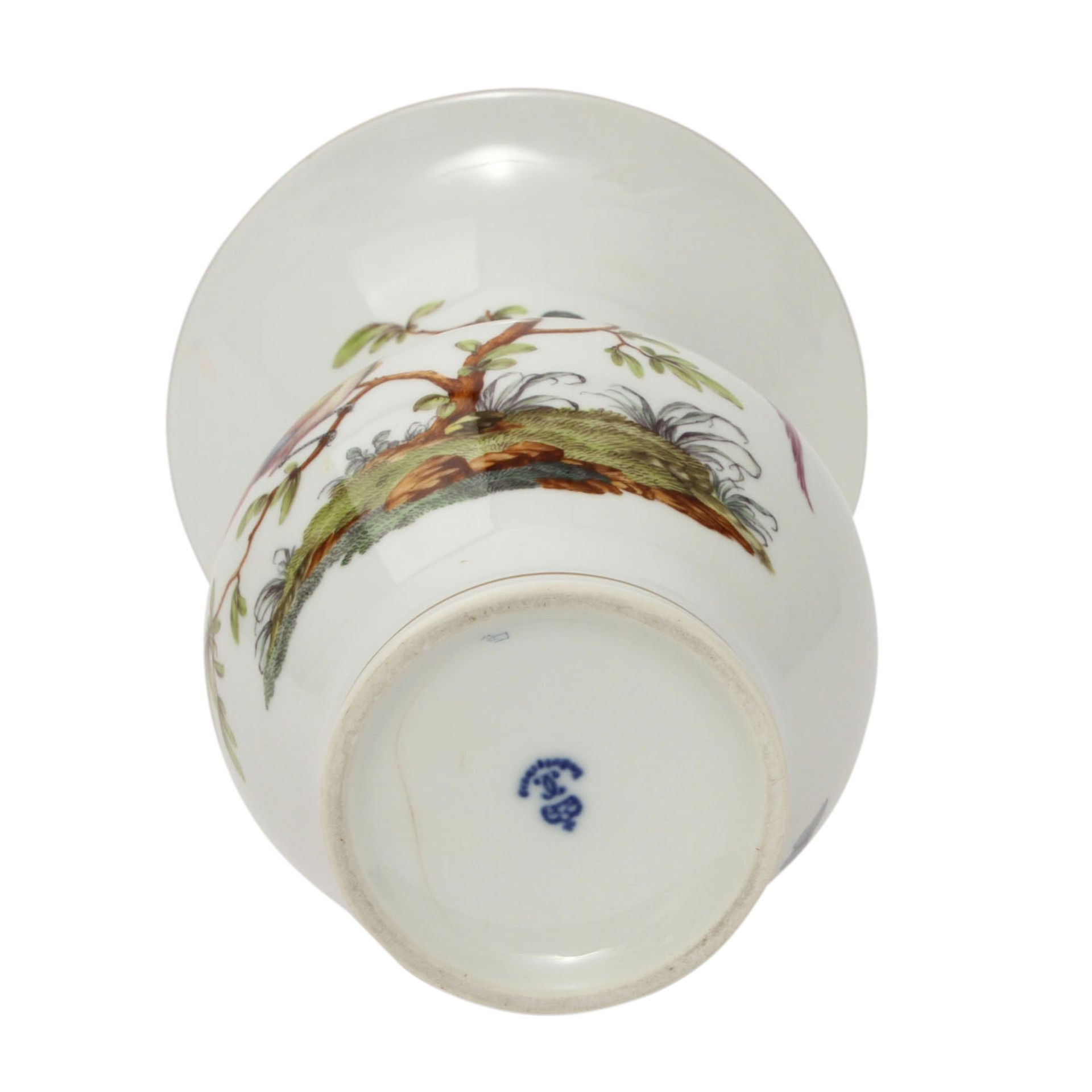 LUDWIGSBURG Vase, 20. Jhd.Weißporzellan mit feiner, polychromer Malerei von Vögeln und Insekten, - Image 5 of 6
