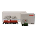 MÄRKLIN zwei Loks 33641/36805, Spur H0,Guss-Gehäuse, bestehend aus 33641 Diesellok: rot, BR 6400 der