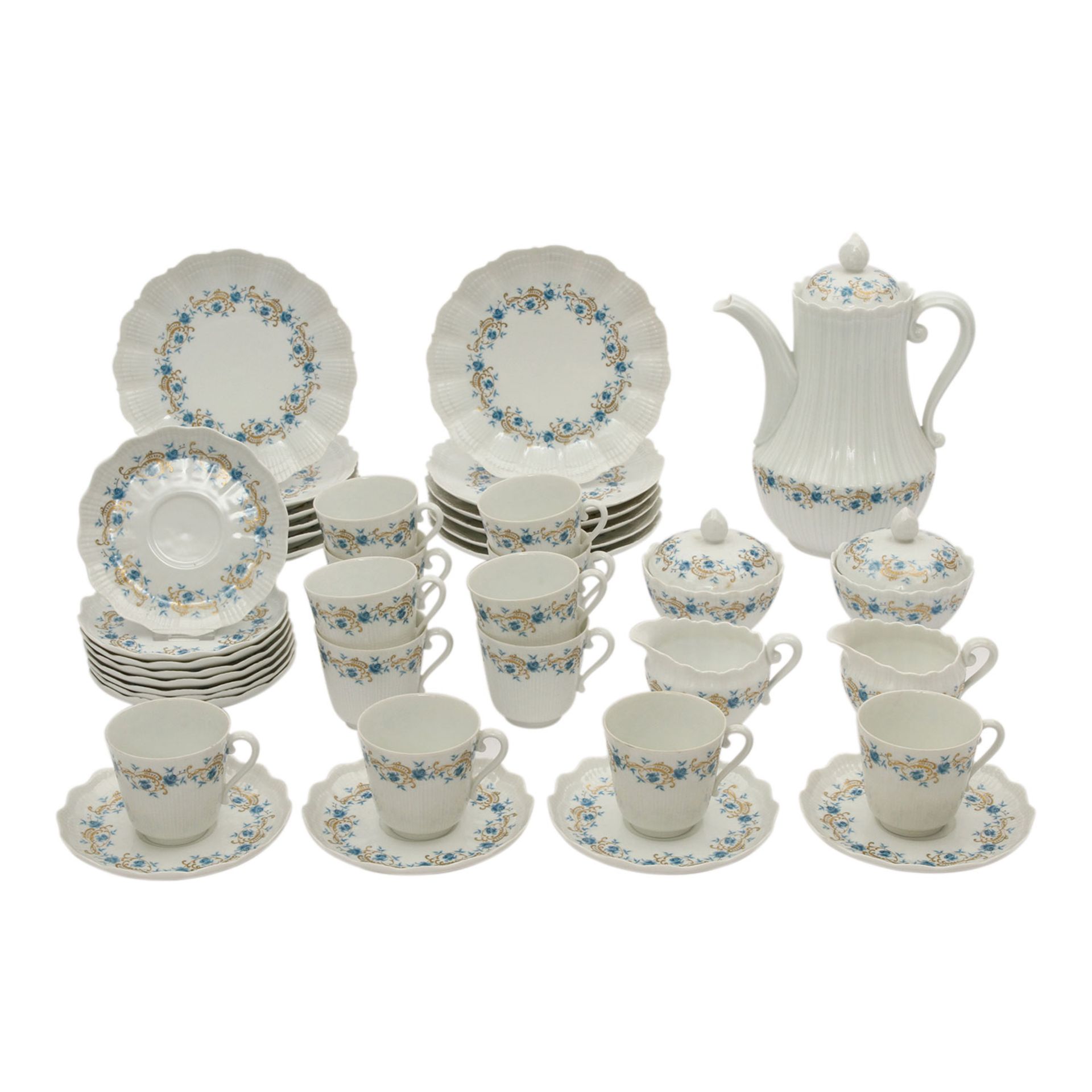 LIMOGES Kaffeeservice f. 12 Personen, 20. Jhd.Weißporzellan mit muschelartigem Reliefdekor und