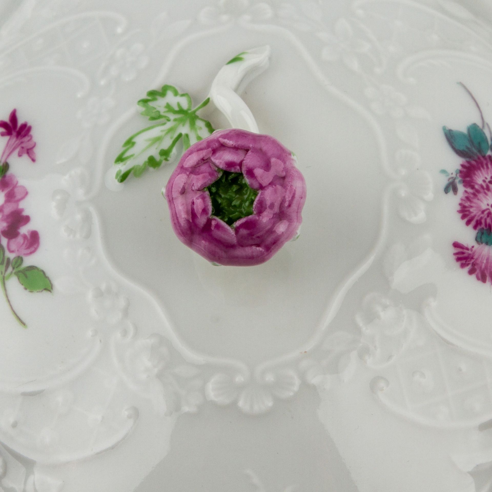 MEISSEN Kaffeeservice f. 6 Personen 'Neumarseille Blumen', 20. Jhd.Bestehend aus 6 Kaffeetassen/U- - Image 6 of 9