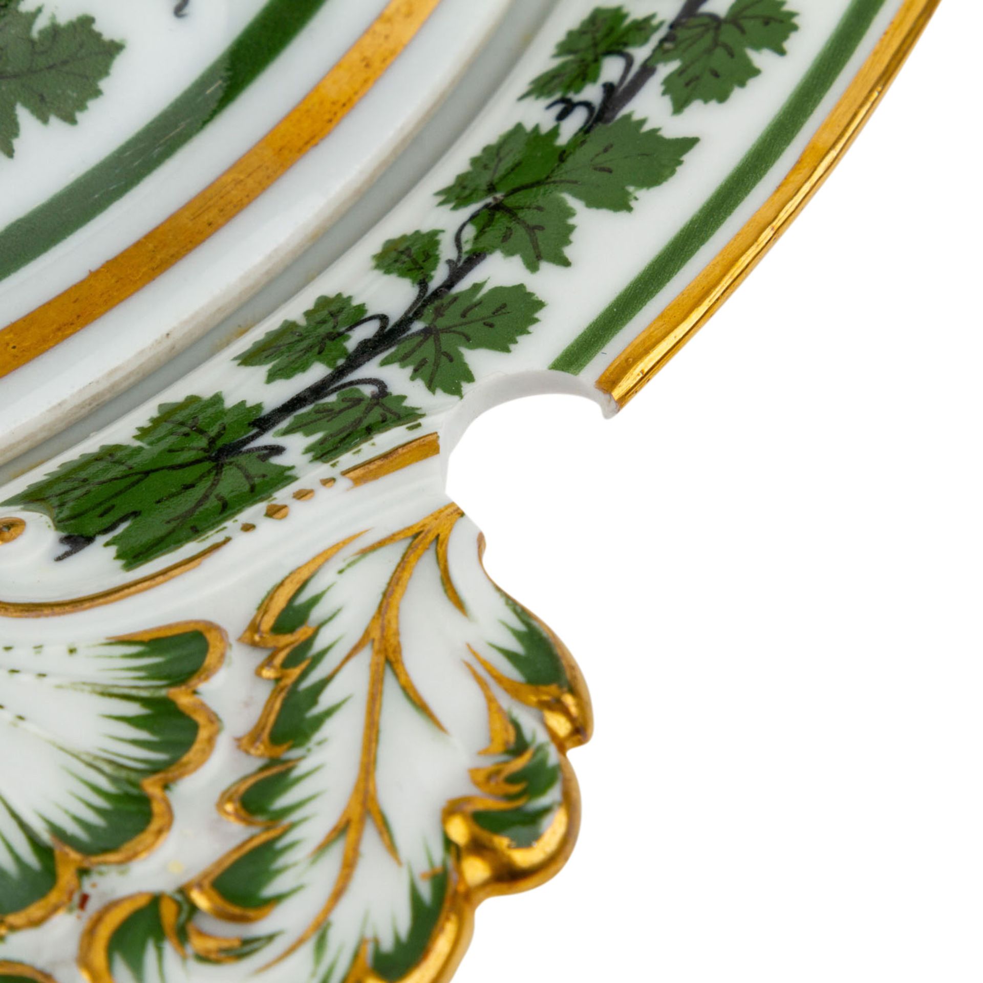 MEISSEN Speiseservice "Voller, grüner Weinkranz", 1860-1924.Weinlaubdekor mit Glanzvergoldung, - Image 5 of 13