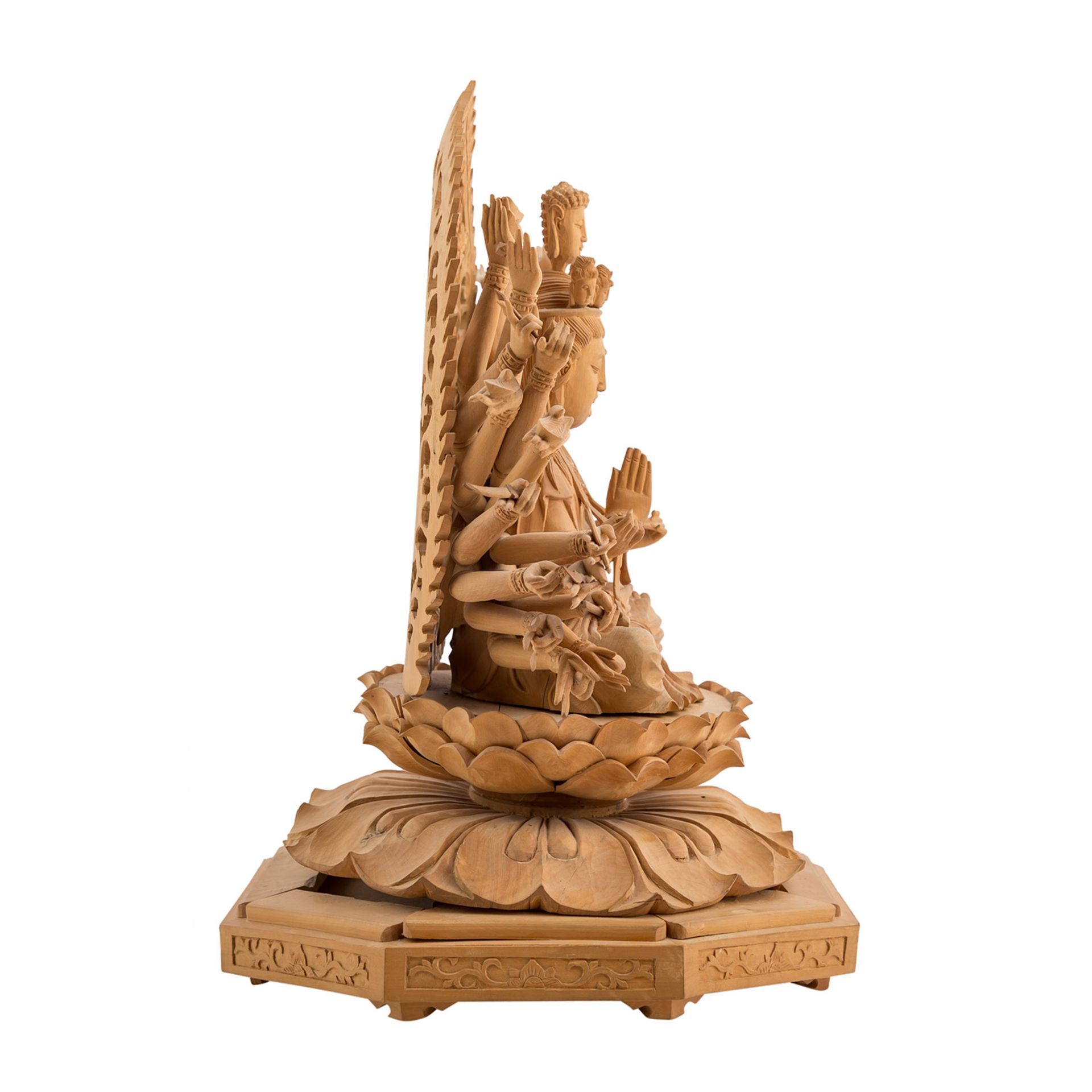 "Guanyin mit den 1000 Armen" aus Holz. CHINA, 20. Jh..Der Bodhisattva Guanyin sitzt im - Image 9 of 13