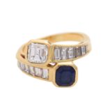 Ring mit 1 Diamant im Smaragdschliff, ca. 1,3 ct LGW (I-J)/VS2,12 Diamantbaguettes, zus. ca. 0,7 ct,