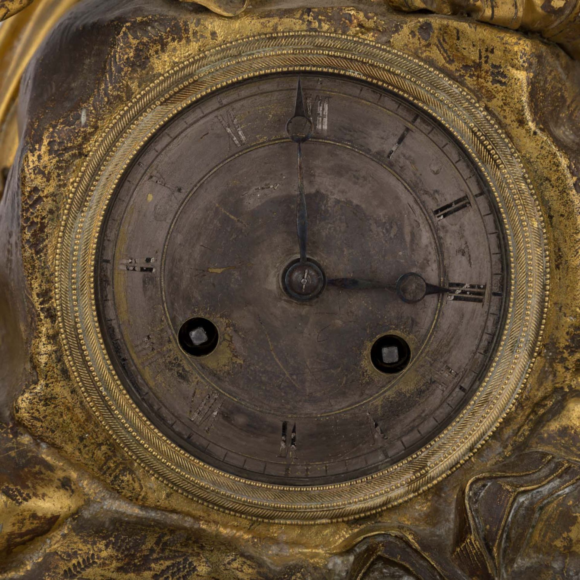 GROßE EMPIRE PENDULEFrankreich, um 1815, Bronze feuervergoldet, Uhrwerk mit Fadenaufhängung, - Bild 6 aus 7