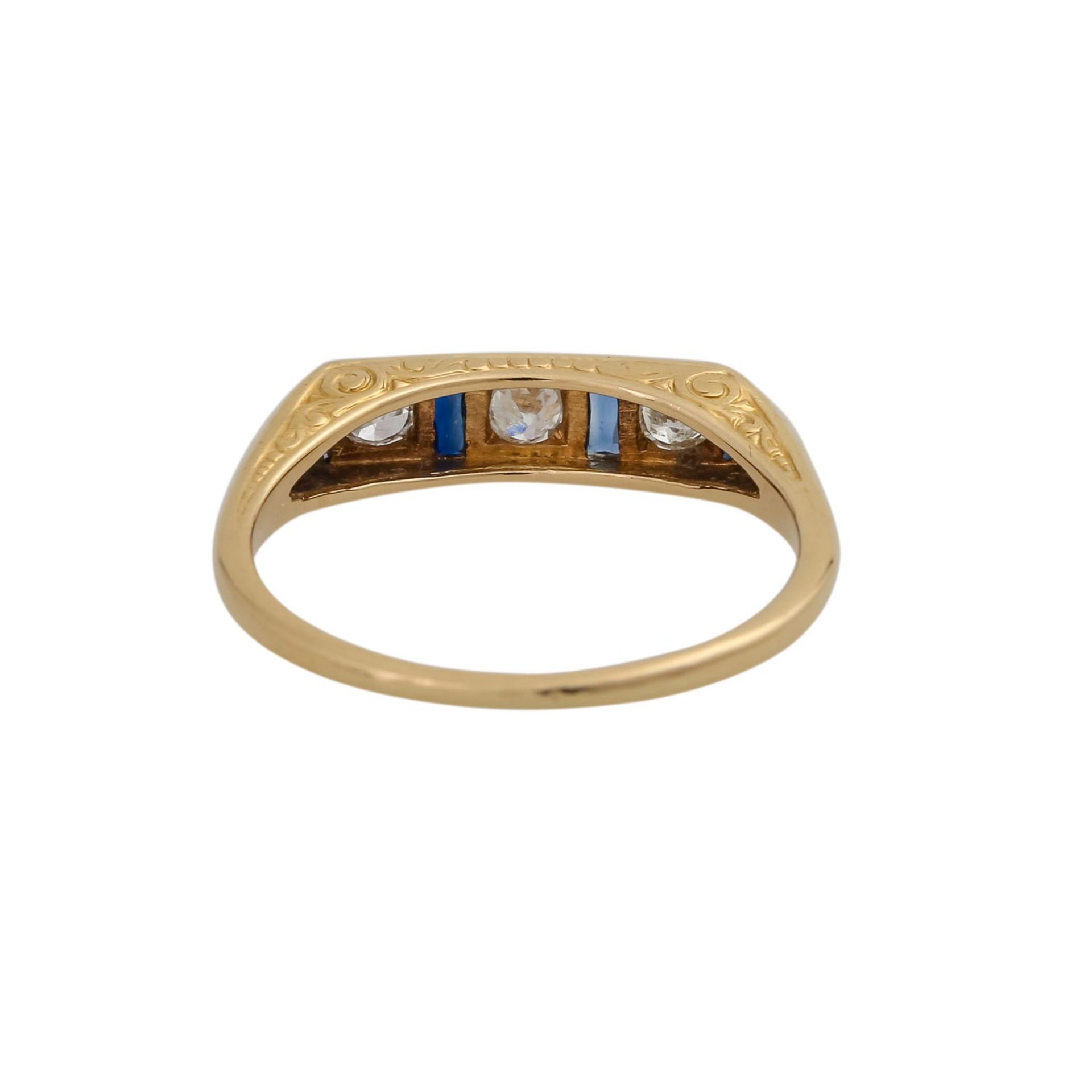 Art Déco Ring mit 3 Diamanten, zus. ca. 0,24 ct,WEISS-LGW (H-J)/SI und Saphiren, GG 18K, - Bild 4 aus 4