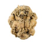 Netsuke aus Elfenbein. JAPAN, Meiji-Zeit (1868-1912)Zu einem Knäuel angeordnete Figurengruppe der