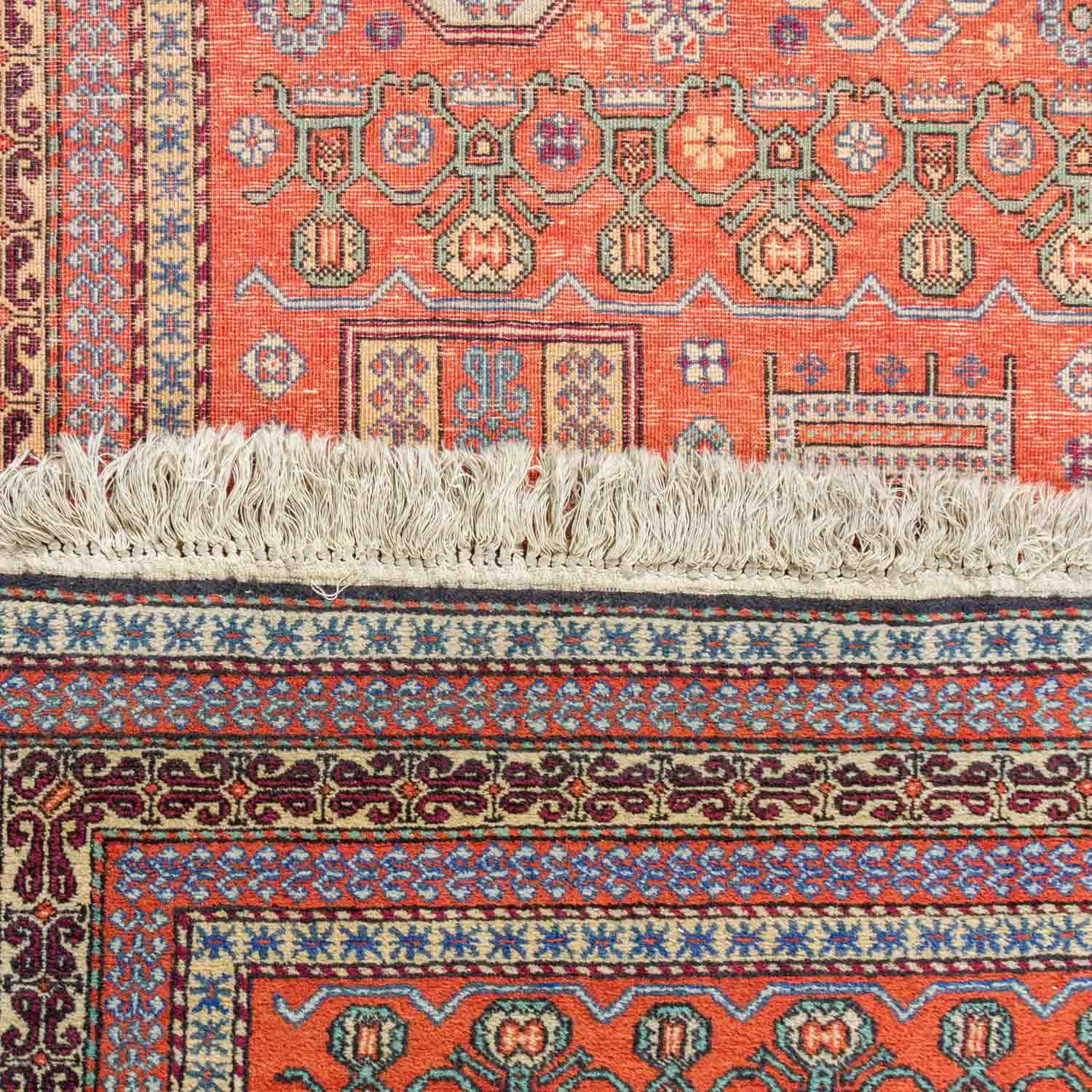 Orientteppich. PAKISTAN, 20. Jh., 214x142 cm.Rotgrundiges Innenfeld mit geometrischer Musterung, - Image 4 of 5