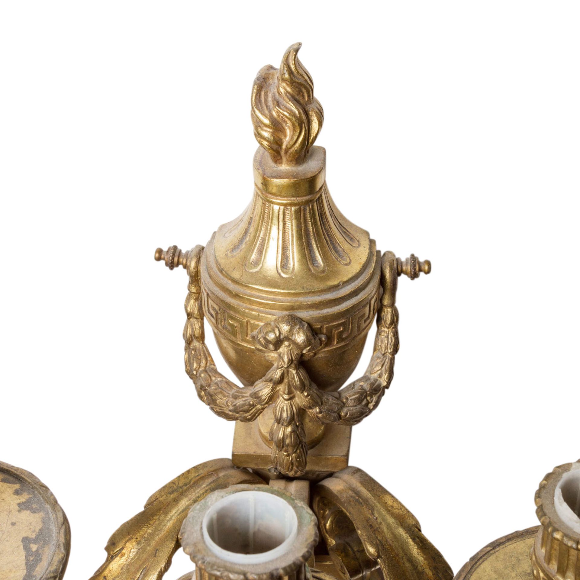PAAR LOUIS XVI-WANDLEUCHTERFrankreich, Ende 18. Jh., Wandleuchter in Bronze und Feuervergoldung, - Image 5 of 5
