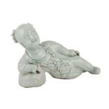 Porzellanfigur mit Seladonglasur. CHINA, im Song-Stil.L 25 cm. Figure from porcelain, China, Song-