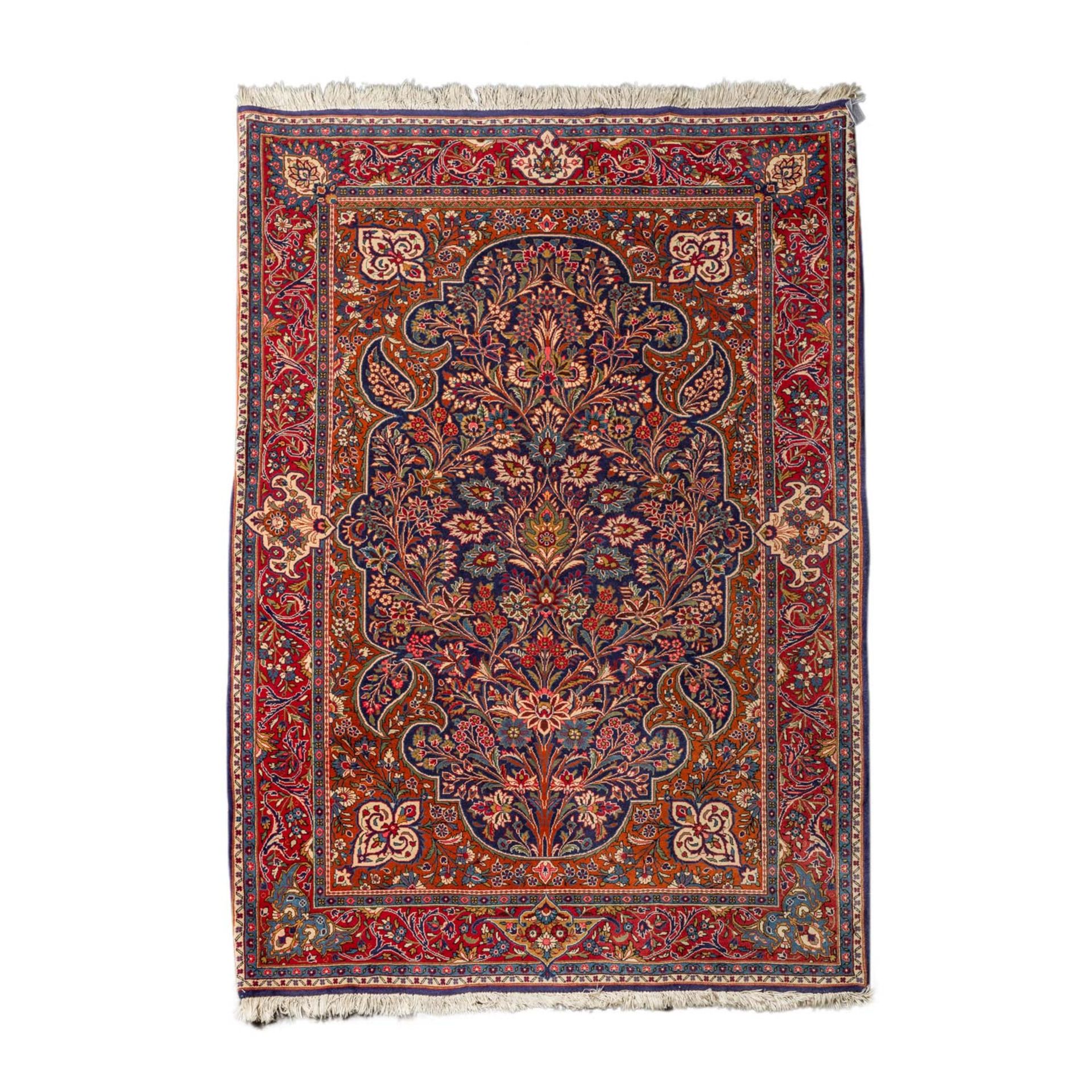 Orientteppich. KESHAN/IRAN, 20. Jh., ca. 195x135 cm.Der rostrote Fond des Innenfeldes ist
