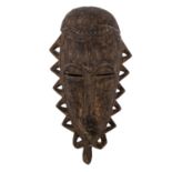 Gesichtsmaske aus Holz. AFRIKA, 20. Jh..H ca. 35 cm. African wooden mask, heigth: 35 cm.