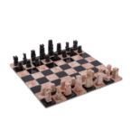 Schachspiel. MEXIKO, 20. Jh..Figuren und Schachbrett sind gefertigt aus schwarzem Onyx und aus