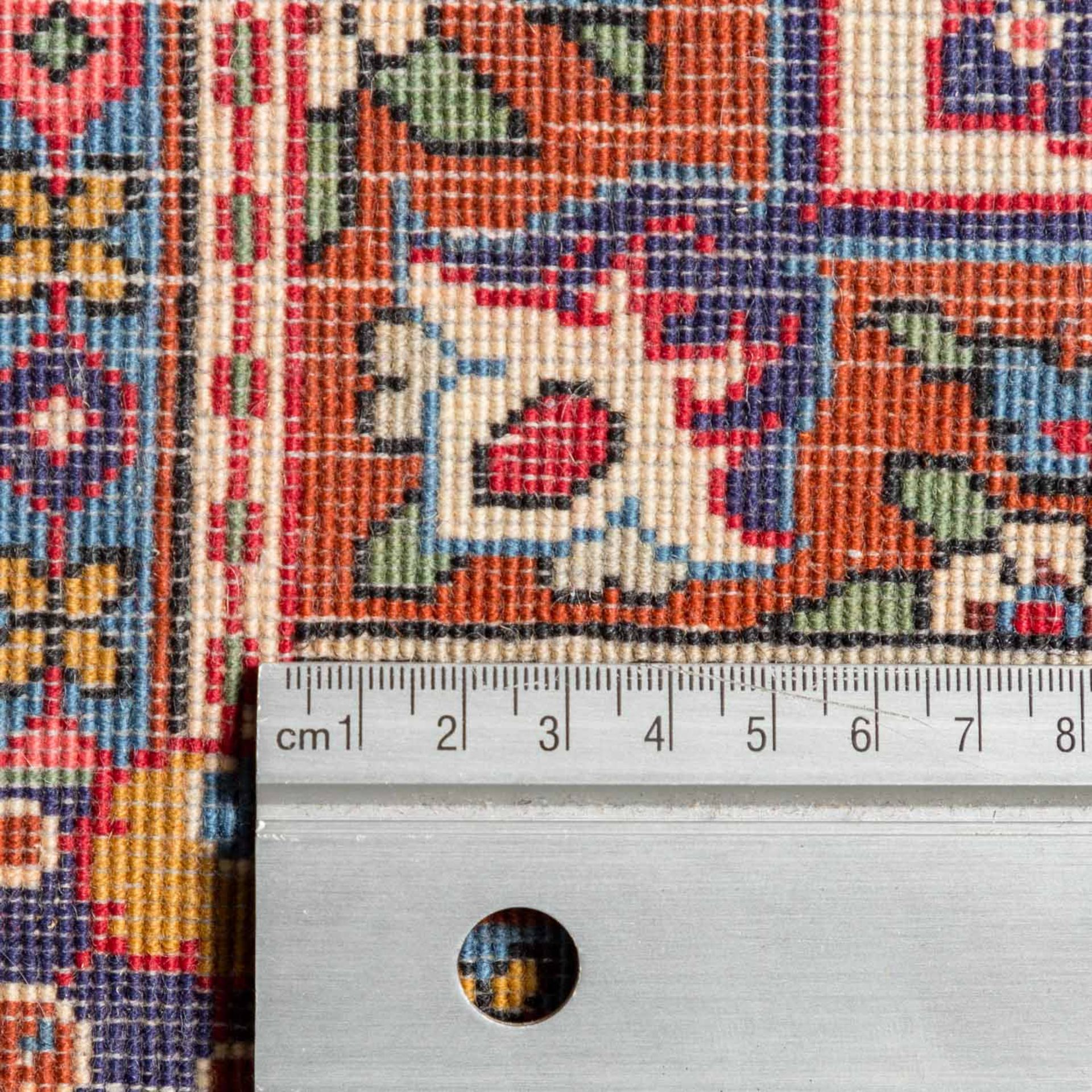 Orientteppich. KESHAN/IRAN, 20. Jh., ca. 195x135 cm.Der rostrote Fond des Innenfeldes ist - Bild 4 aus 4