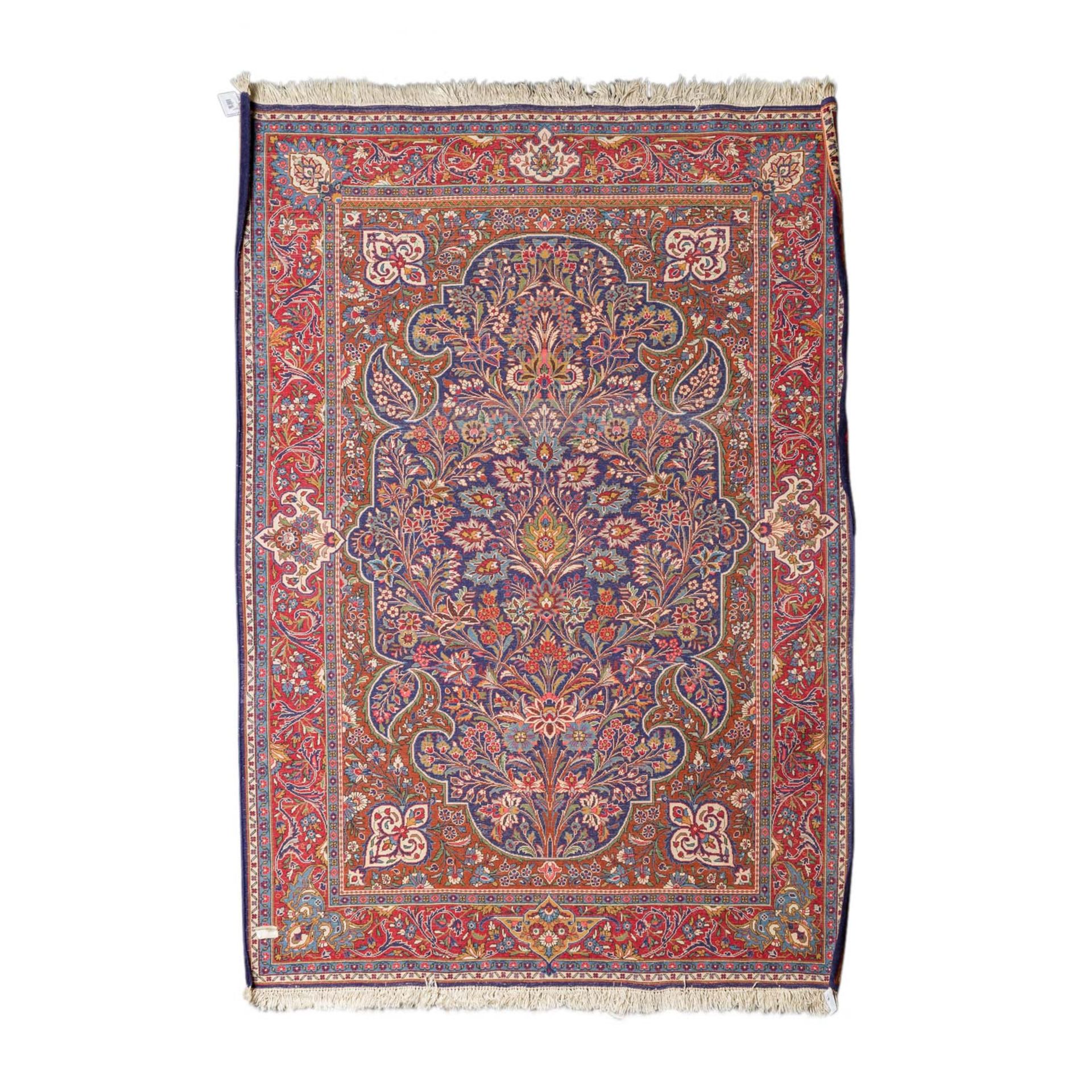 Orientteppich. KESHAN/IRAN, 20. Jh., ca. 195x135 cm.Der rostrote Fond des Innenfeldes ist - Bild 2 aus 4