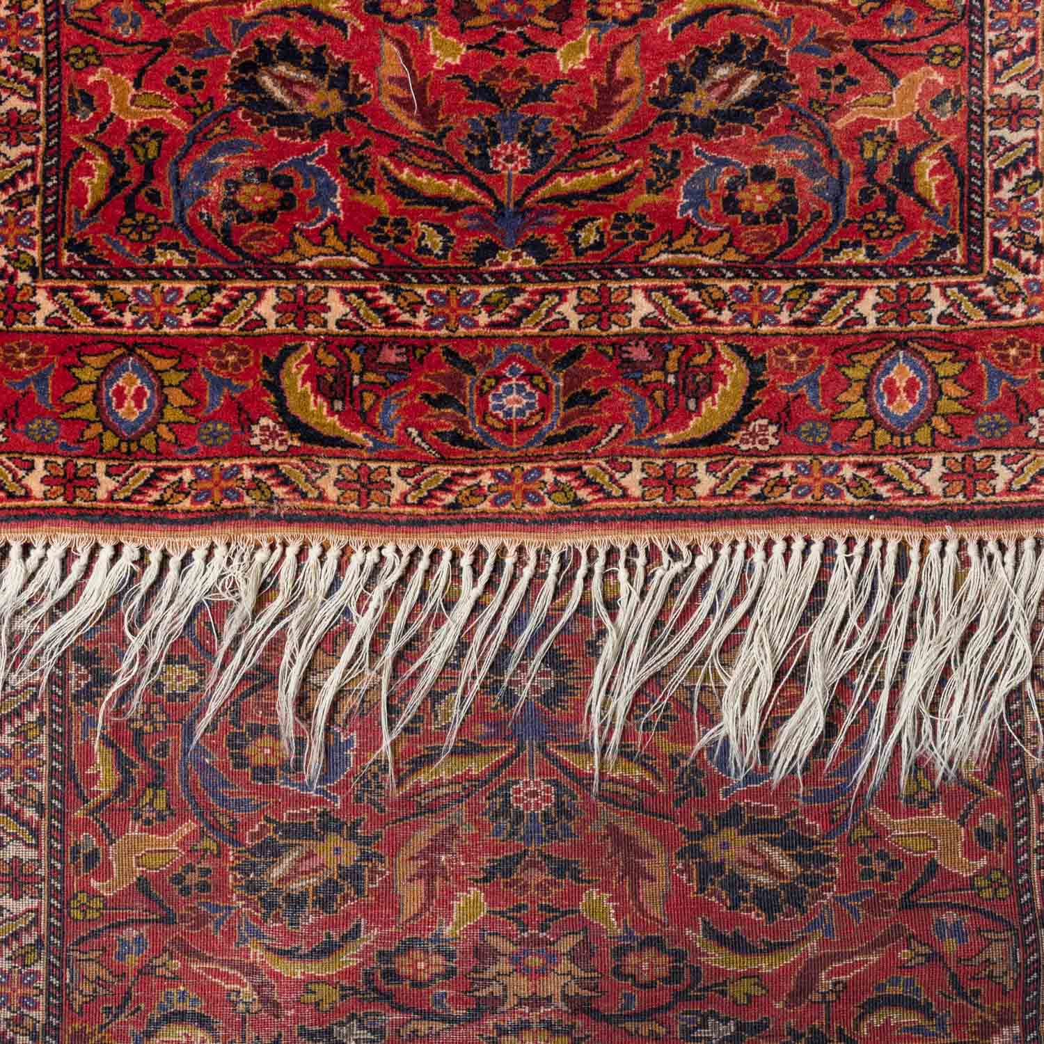 Orientteppich. GHASEMABAD/IRAN, 20. Jh., ca. 184x108 cm.Der rote Fond des Innenfeldes und die - Image 3 of 4