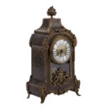 BOULLE-PENDULE OM LOUIS XIV-STILFrankreich, 19.Jh., Messingeinlagen, floraler und figürlicher