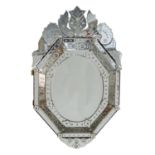 MURANOGLAS SPIEGELItalien, Mitte 20. Jh., Wandspiegel in achteckigem Spiegelrahmen mit geätztem