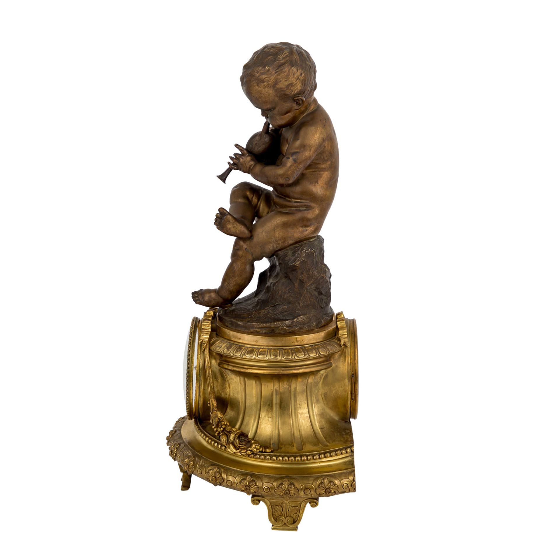 GROßE KAMINUHR IN LOUIS XVI-STILParis, Ende 19.Jh., Metall vergoldet bzw. bronziert, Sockel mit - Image 2 of 8