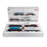 MÄRKLIN Güterwagen-Set 5803, Spur 1,bestehend aus 3 Niederbordwg., 1x m. Steckrungen, Flugzeug als