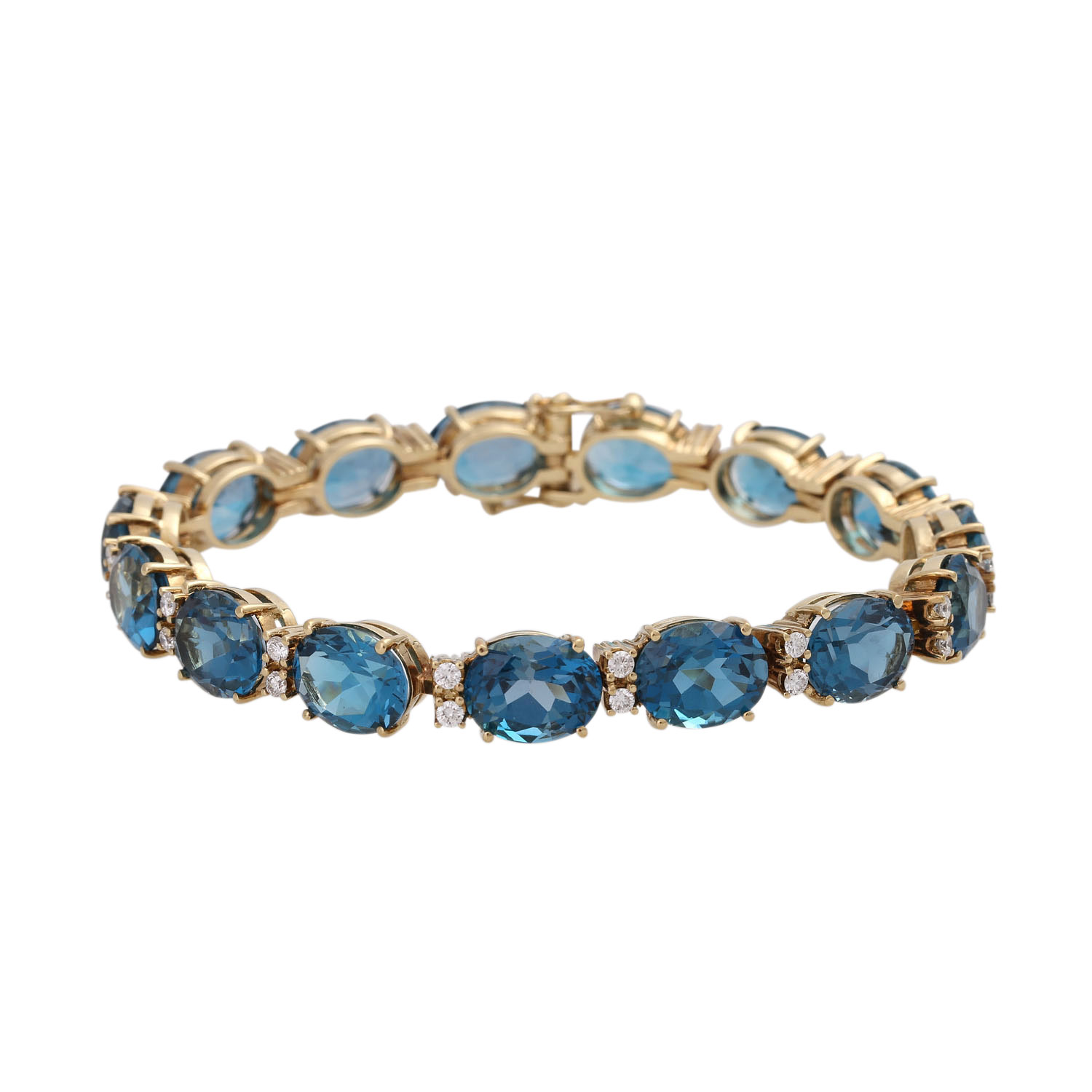 Armband mit 15 Blautopasen, oval fac., zus. ca. 45 ct,und 30 Brillanten, zus. ca. 0,9 ct, guter