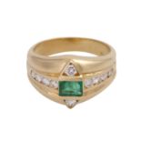 Ring mit Smaragd und Brillantenvon zus. ca. 0,35 ct von guter Farbe u. Reinheit, Smaragd ca. 0,3 ct,