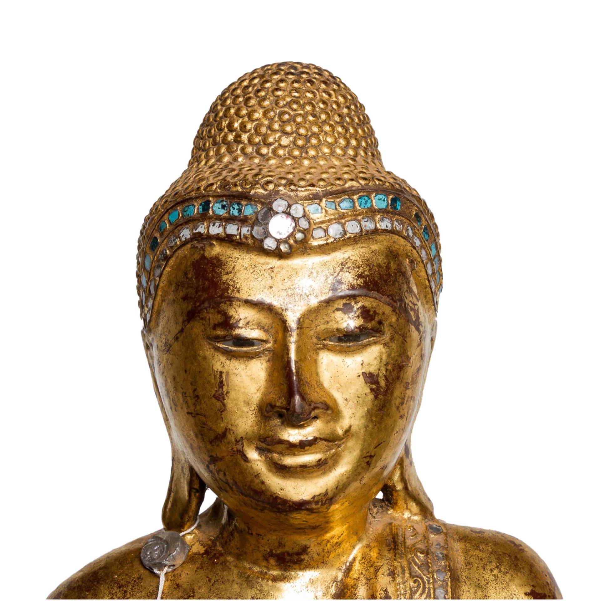 Holzfigur des stehenden Buddha. THAILAND, 20. Jh..Auf einem kleinen Sockel stehend, H 78 cm. - Bild 5 aus 5