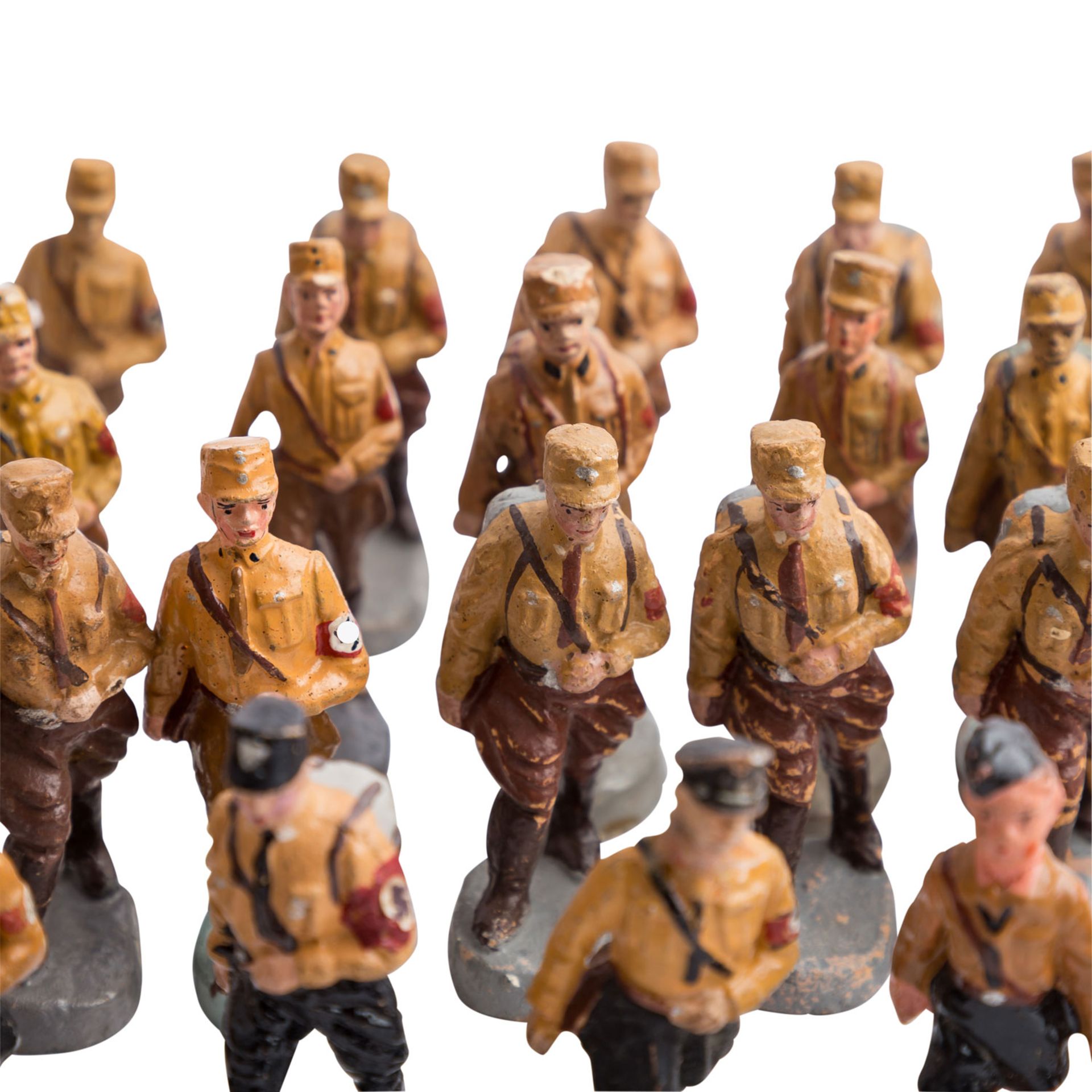 LINEOL/ELASTOLIN u.a. Konvolut von ca. 42 deutschen Soldaten, VK,Masse, tlw. gemarkt, bestehend - Bild 5 aus 8