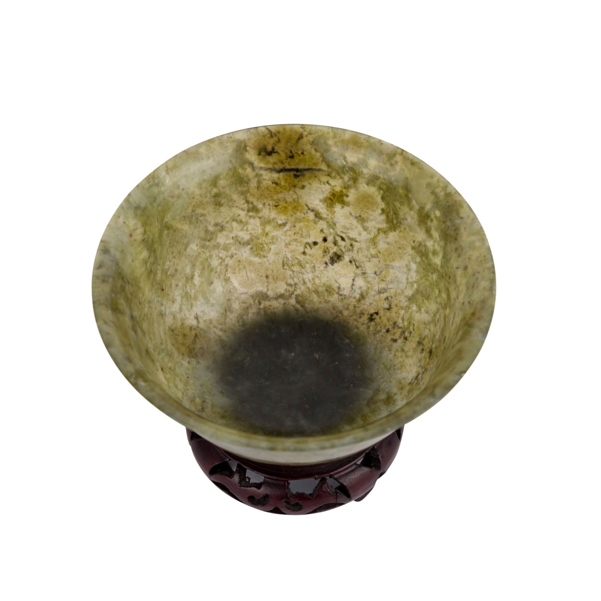 Schale aus grünem Serpentin. CHINA, 20. Jh..H 5 cm; Durchmesser 10 cm. Mit Holzstand.A green - Bild 3 aus 4