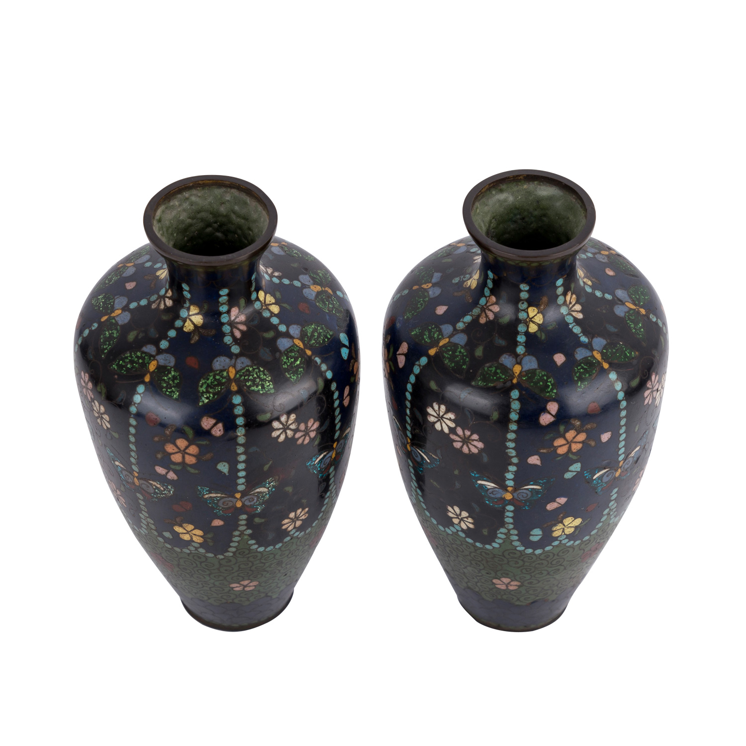 Paar Cloisonné-Vasen. JAPAN, Meiji-Zeit (1868-1912)Mit buntem Dekor von Blüten und - Image 2 of 4