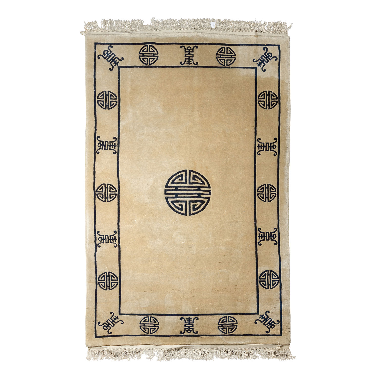 Teppich aus Wolle. CHINA, 20. Jh., 290x185 cm.Der uni beigefarbene Fond zeigt ein reduziertes Muster