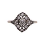 Art Déco Ring mit 9 Altschliffdiamanten, zus. ca. 0,2 ct,GG 14K, Schauseite Silber, RW 59, um