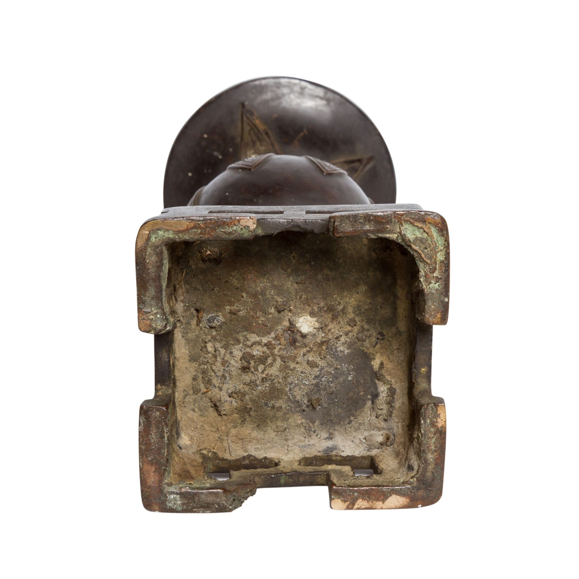 Vase auf mitgegossenem Sockel aus Bronze. CHINA, 18./19. Jh..In Form eines archaischen Bechers vom - Image 7 of 7