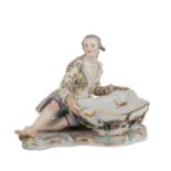 MEISSEN Anbietschale mit Kavalier, 1860-1924.Weißporzellan polychrom gefaßt, auf einem