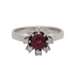 Ring mit Rubin ca. 1,1 ct, entouriert von 8 Brillanten zus. ca. 0,21 ct(punz.), mittl.-gute