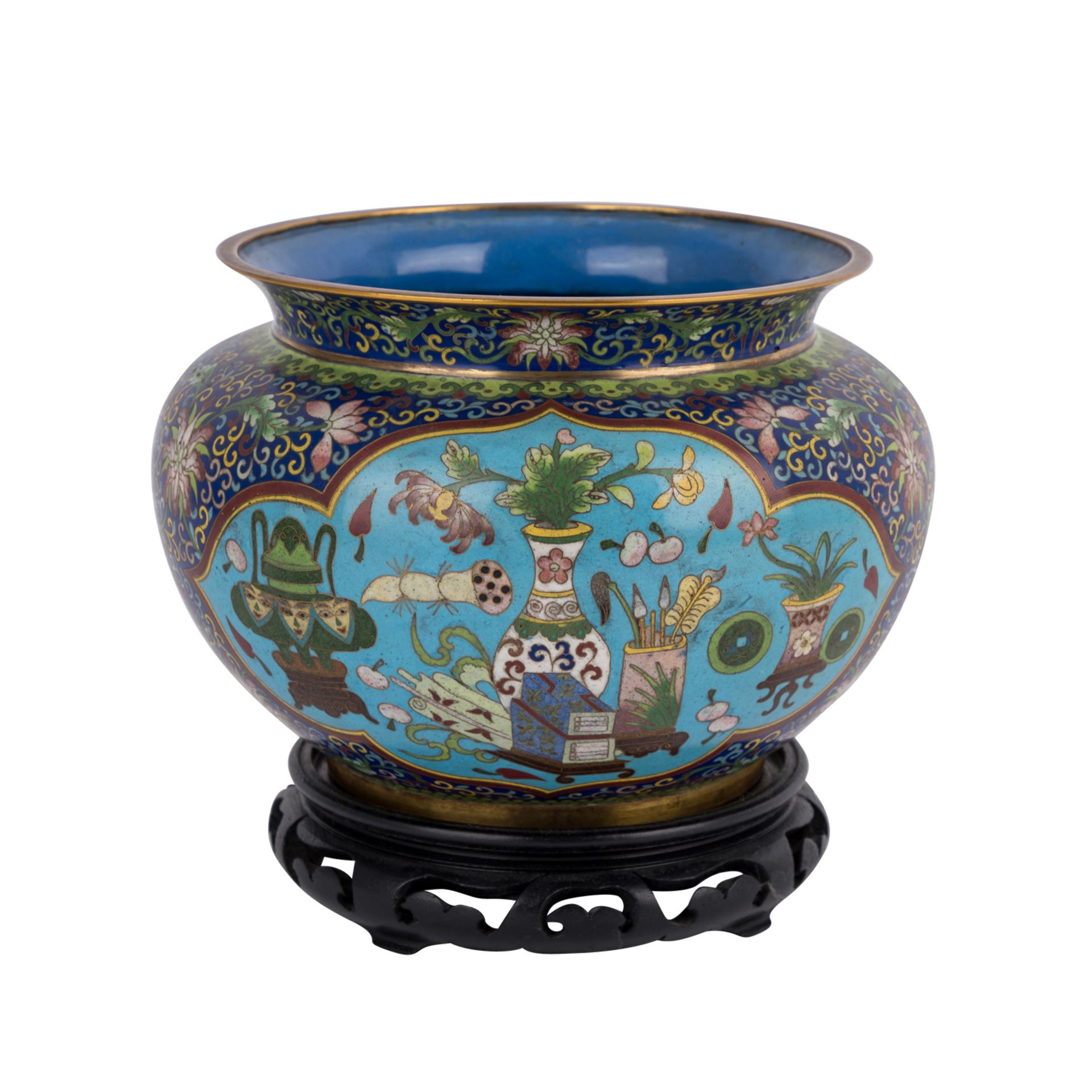 Cloisonné-Jardinière. CHINA, 20. Jh..In buntem émail cloisonné dichte Lotos und Blattranken. - Image 3 of 6