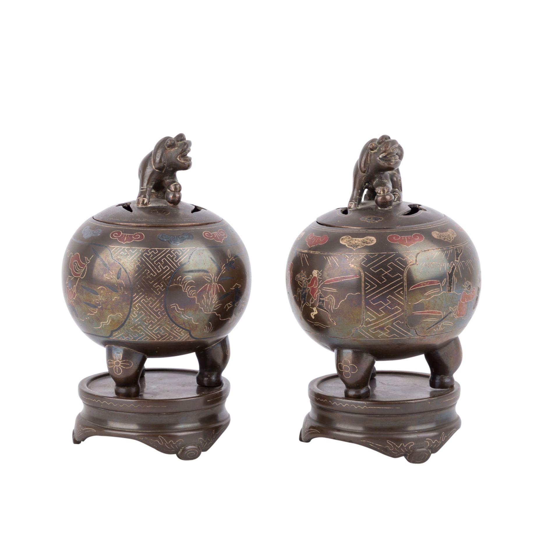 Paar kleine Weihrauchbrenner aus Bronze. CHINA, 20. Jh.,Kugelige Form auf drei Füßen, - Bild 4 aus 4