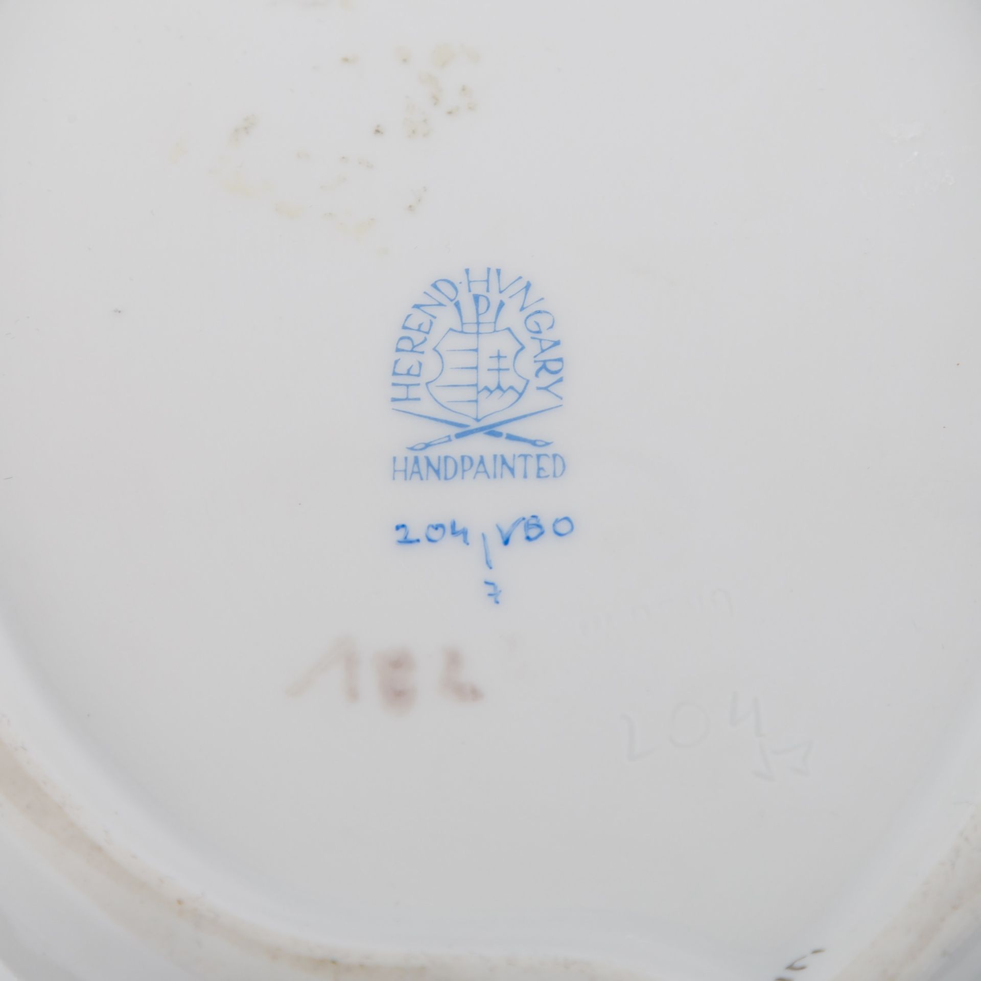 HEREND 5tlg. Konvolut Gefäße, 20. Jh.Dekor: "Queen Victoria" mit Korbrandrelief, bestehend aus Vase, - Image 8 of 8