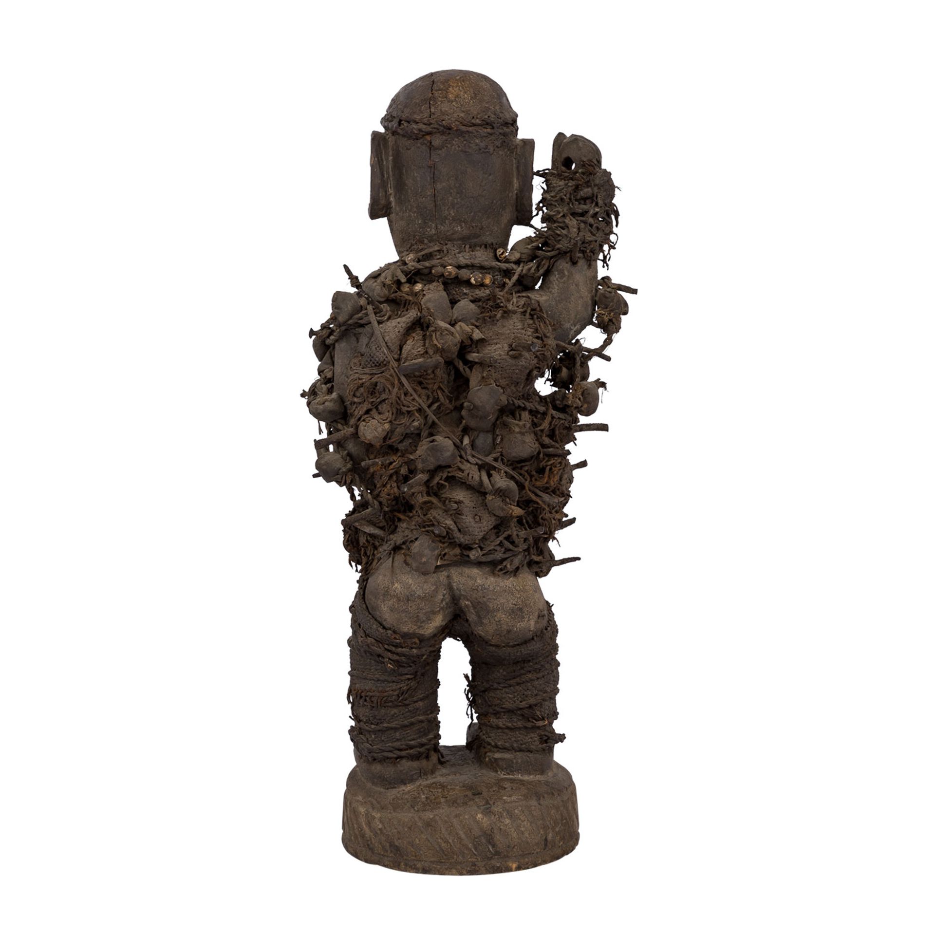 Nagelfetisch-Figur. KONGO/AFRIKA.Stehende Holzfigur, der Körper ist mit Nägeln, Sackleinen und - Image 3 of 5