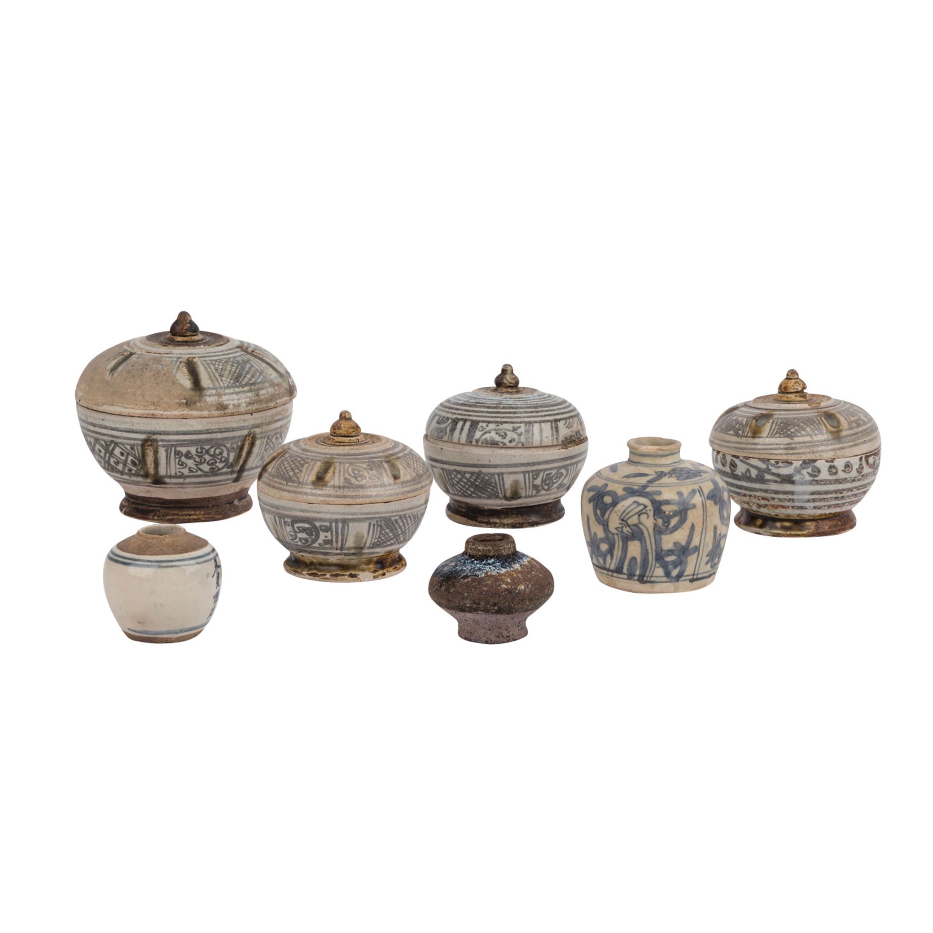 Konvolut: 7 Keramik-Gefäße.: ASIEN/PERSIEN.4 Deckeldosen, D: 9-13 cm; 3 Gefäße, H: 5-8 cm. Alters- - Bild 4 aus 4