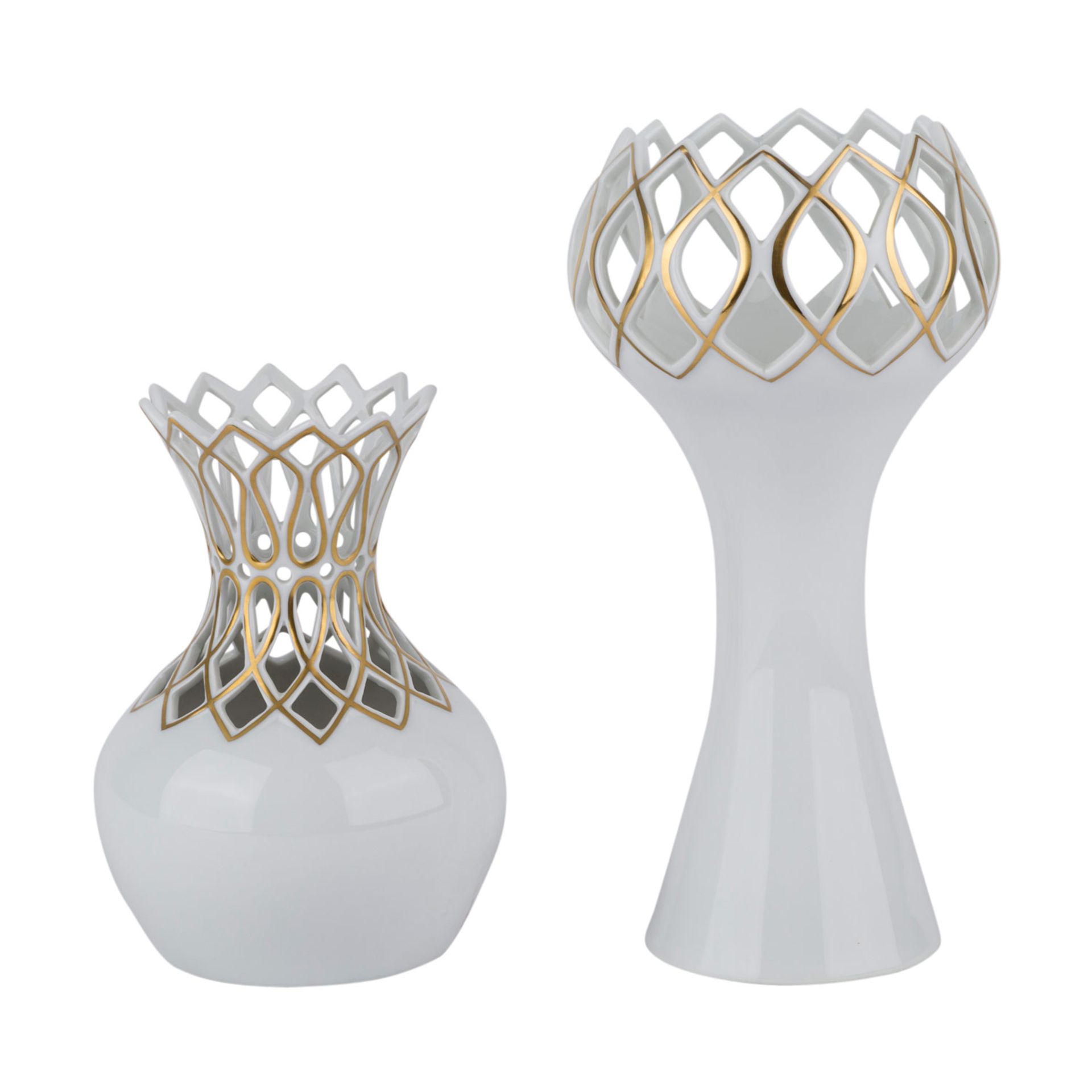HEREND Paar Vasen, 20. Jh.Weißporzellan, je mit Durchbruchdekor und Goldstaffage, 1x bauchiger - Bild 2 aus 3